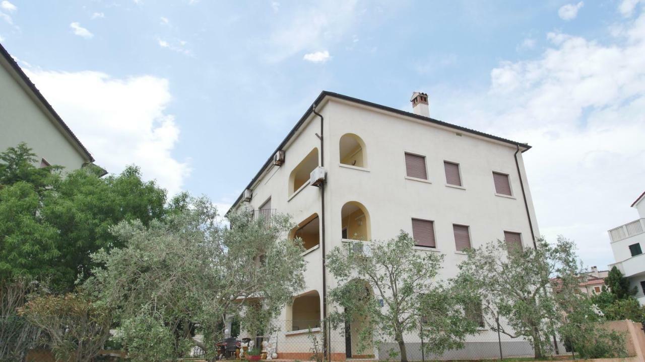 Studio Apartman Erika Ližnjan Exterior foto