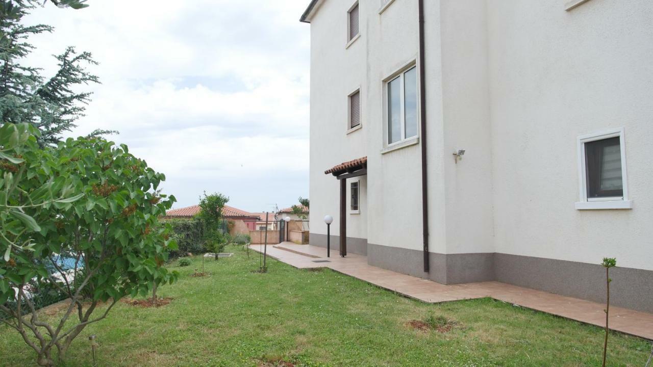 Studio Apartman Erika Ližnjan Exterior foto
